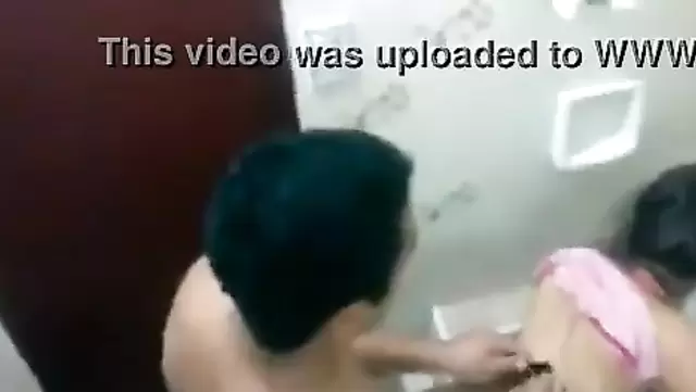 Türk kız, kocasını onun arkadaşıyla aldatıyor.